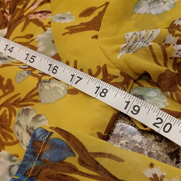 ENTRO:  BOHO chic, Bold, Beautiful mustard yellow blouse with floral print - Picture 4 of 8